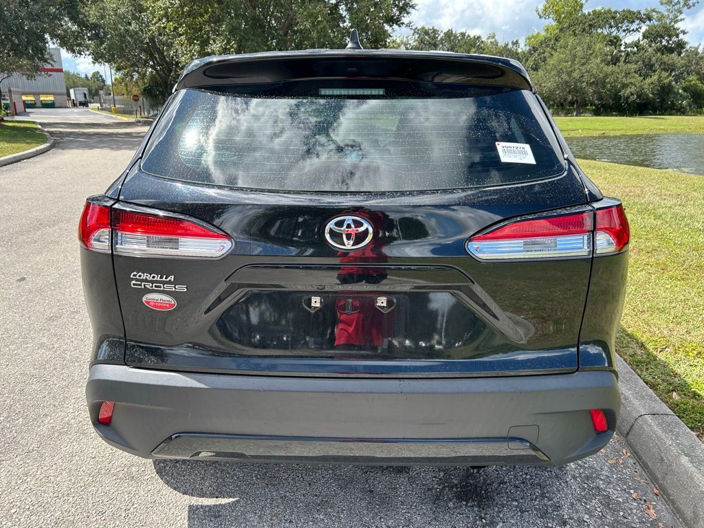 Thumbnail: 2022 Toyota Corolla Cross - 4