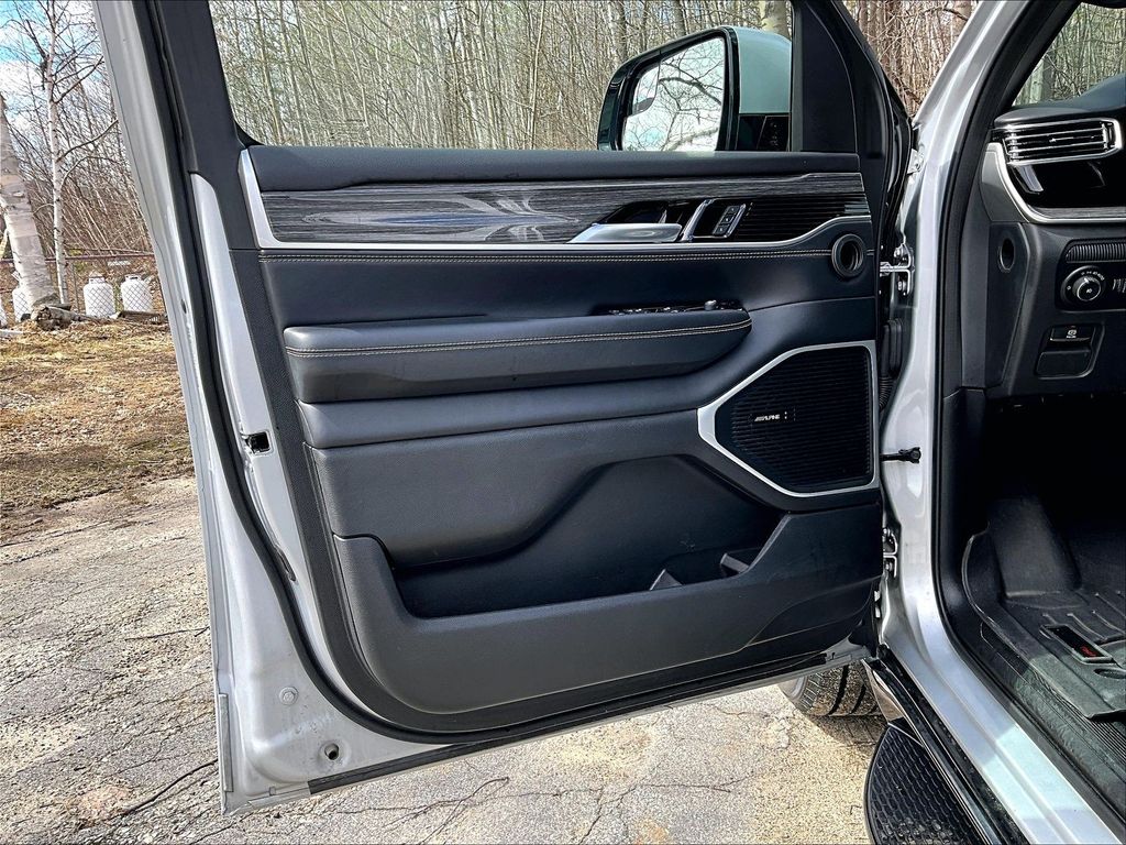 2022 Jeep Wagoneer — photo 9