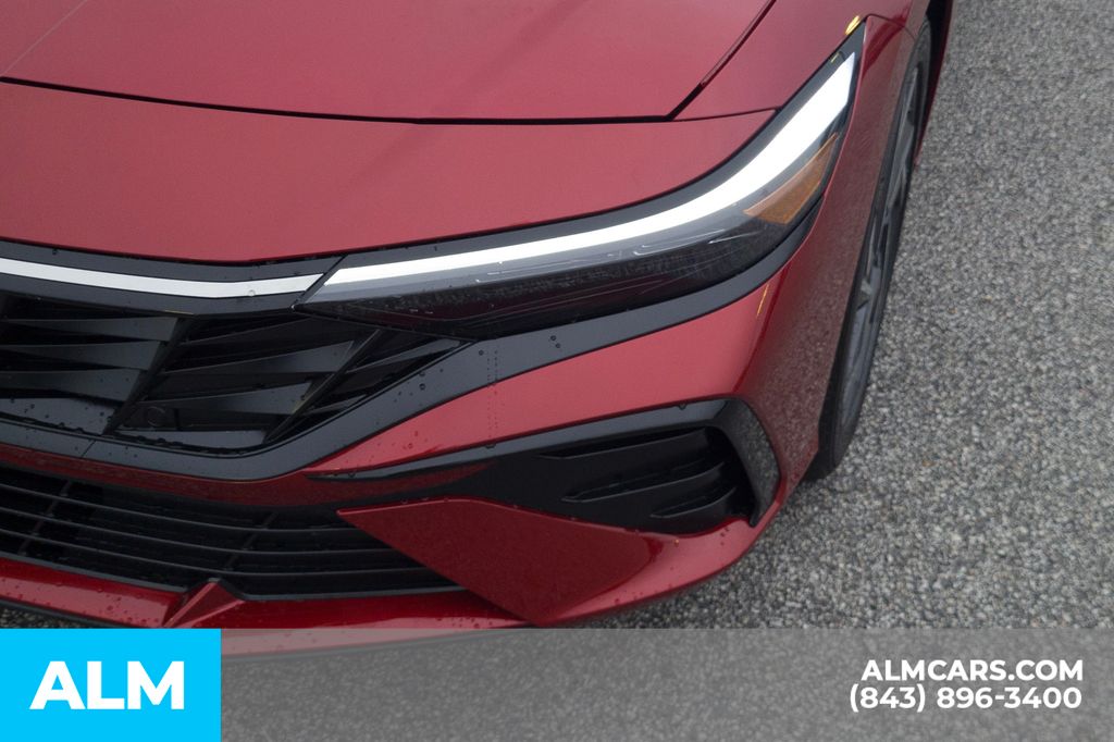 2025 Hyundai Elantra Limited photo 10