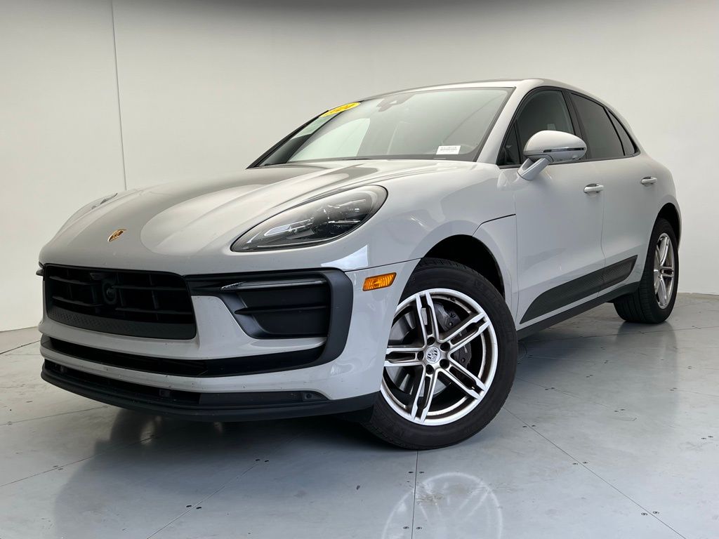 2024 Porsche Macan's photo