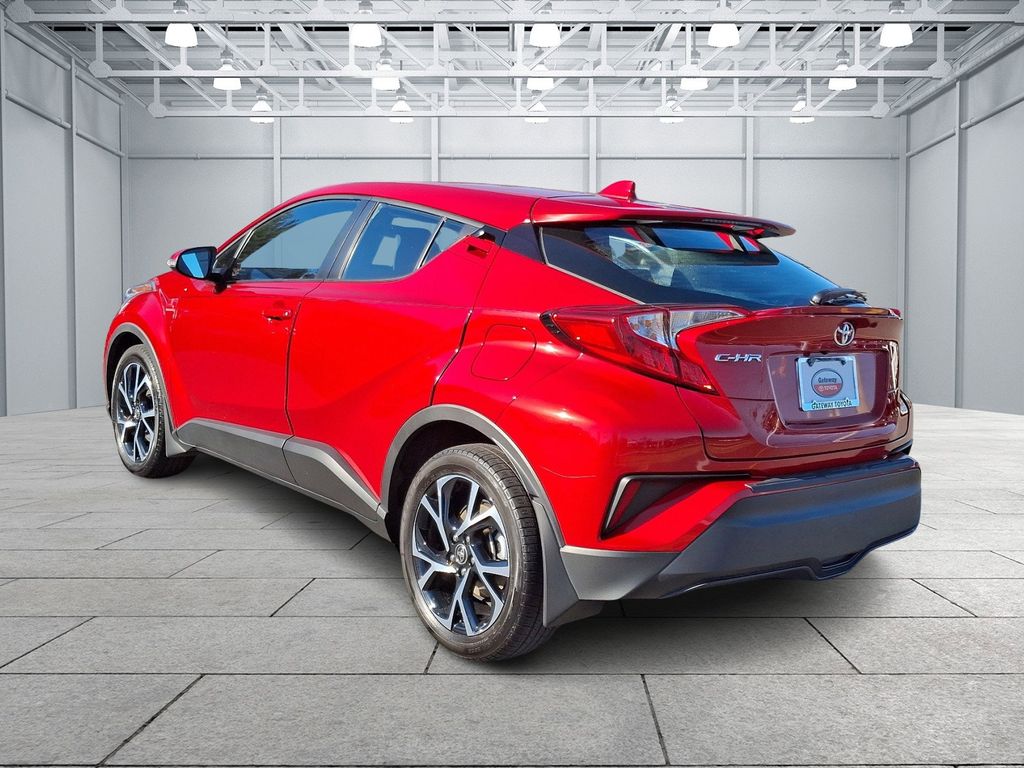 2022 Toyota C-HR XLE 6