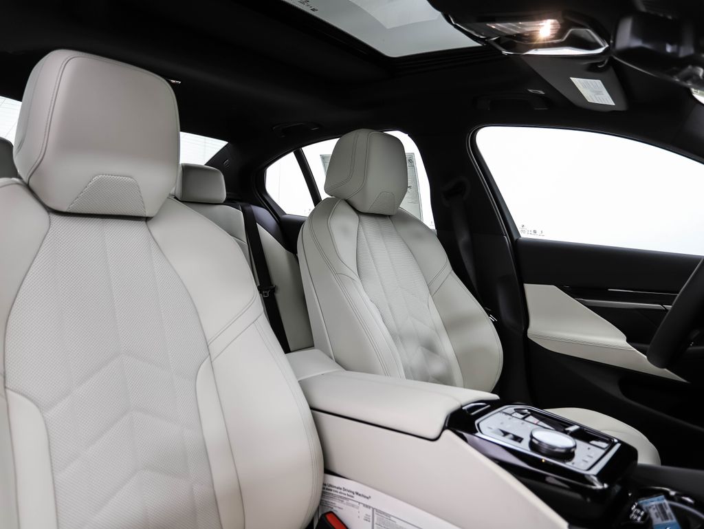 Thumbnail: 2025 BMW 5 Series - 29