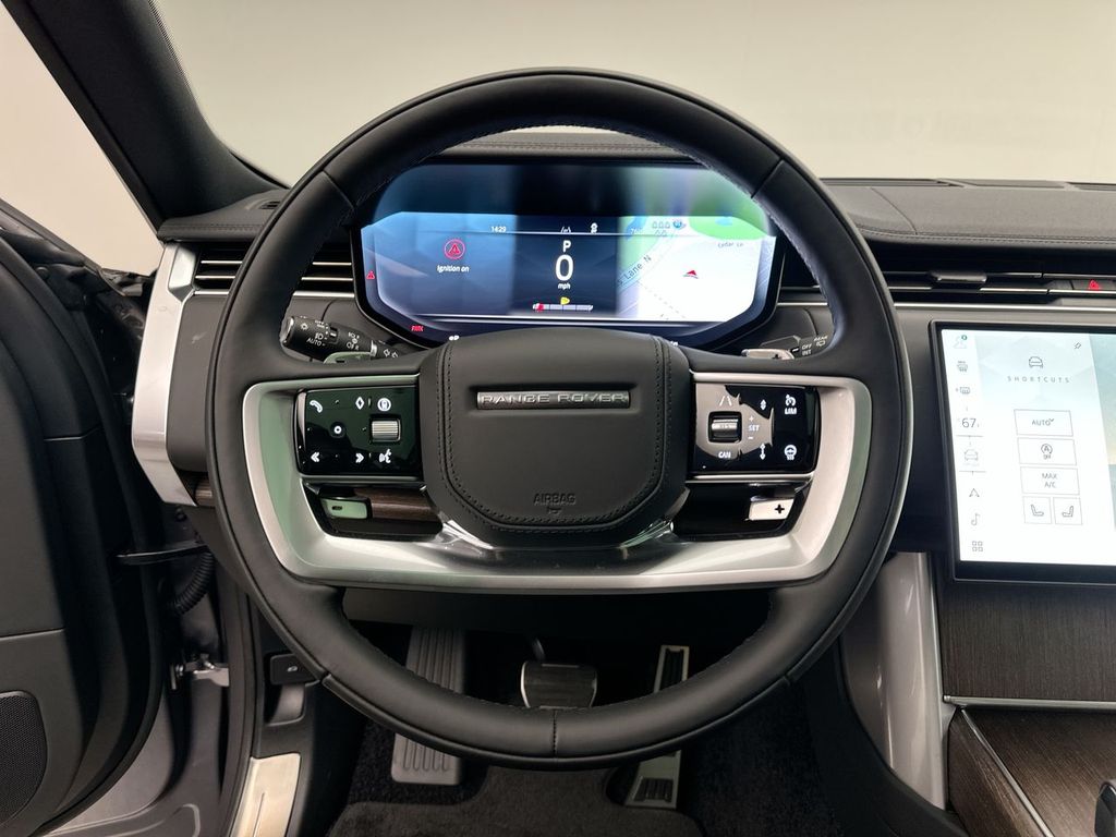 2025 Land Rover Range Rover SE 13