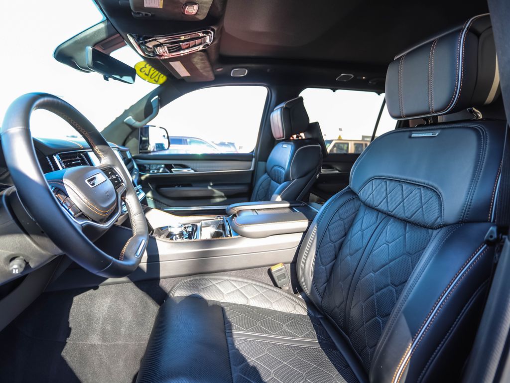 Thumbnail: 2023 Jeep Grand Wagoneer L - 11