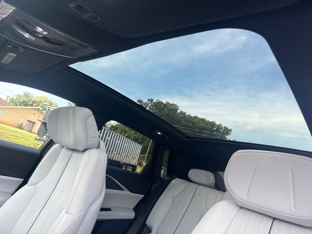 Crystal White Tricoat 2025 Cadillac LYRIQ SUV / Crossover Rear-Wheel Drive 1-Speed Automatic