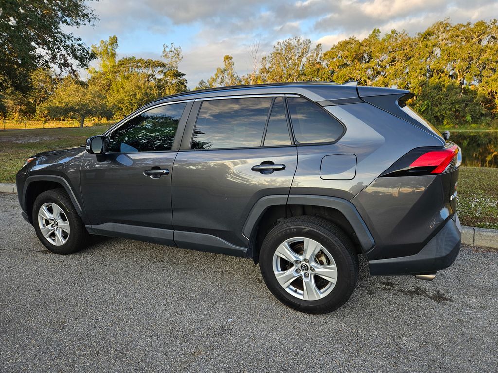 2021 Toyota RAV4 XLE 3