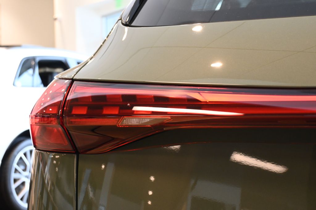 Thumbnail: 2025 Audi Q5 - 11