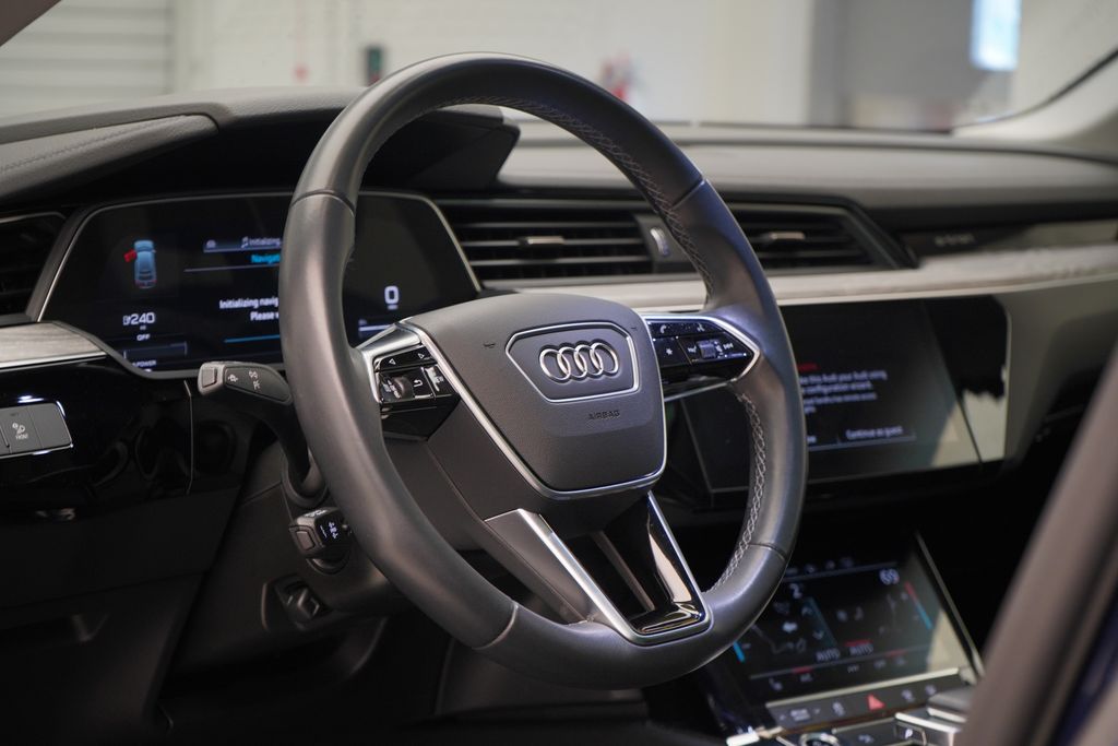 2022 Audi e-tron S Premium 8