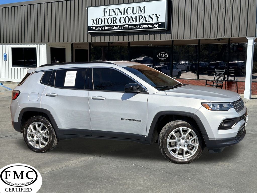 2024 Jeep Compass Latitude Lux 4WD