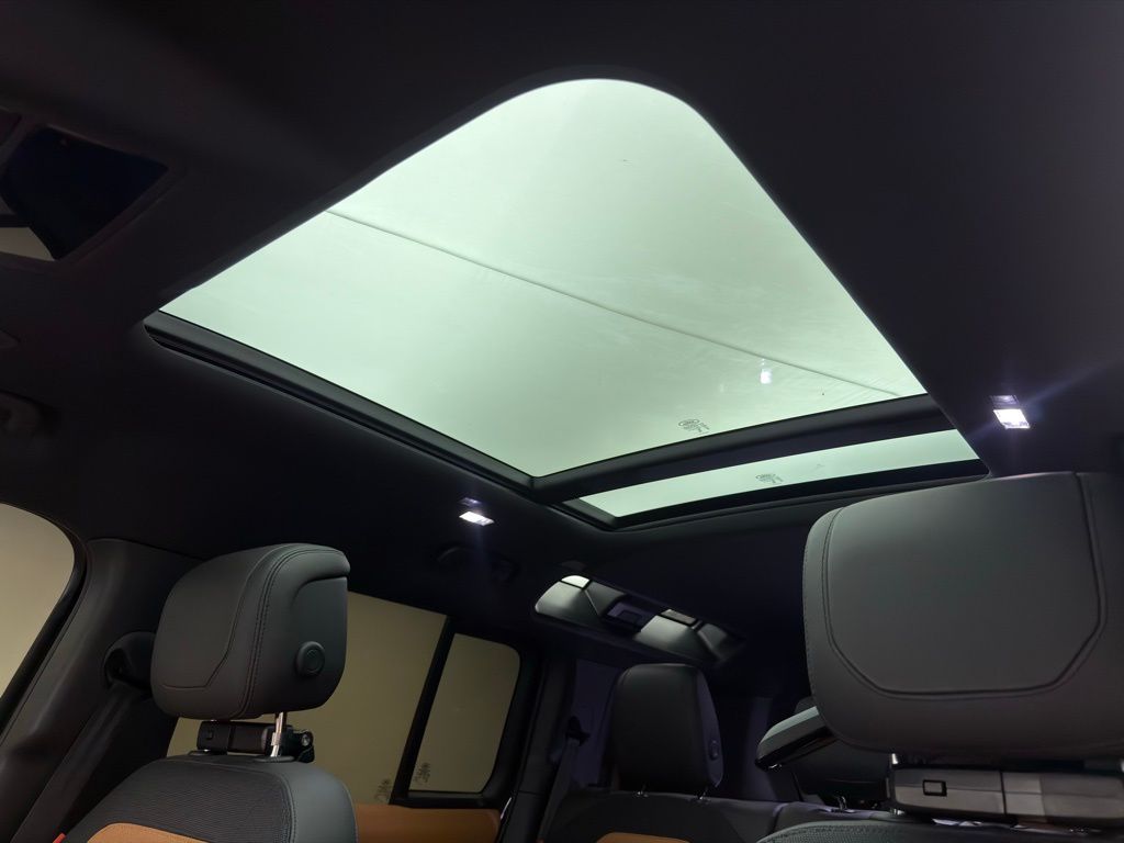 Thumbnail: 2024 Land Rover Defender - 10