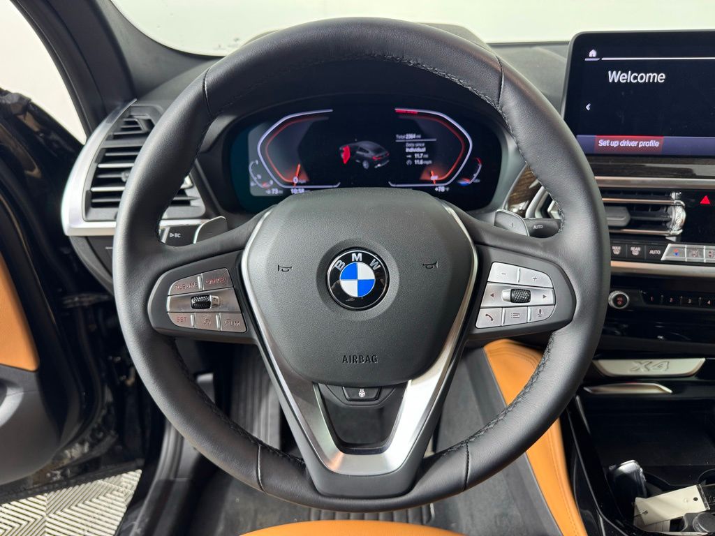 Thumbnail: 2025 BMW X4 - 16
