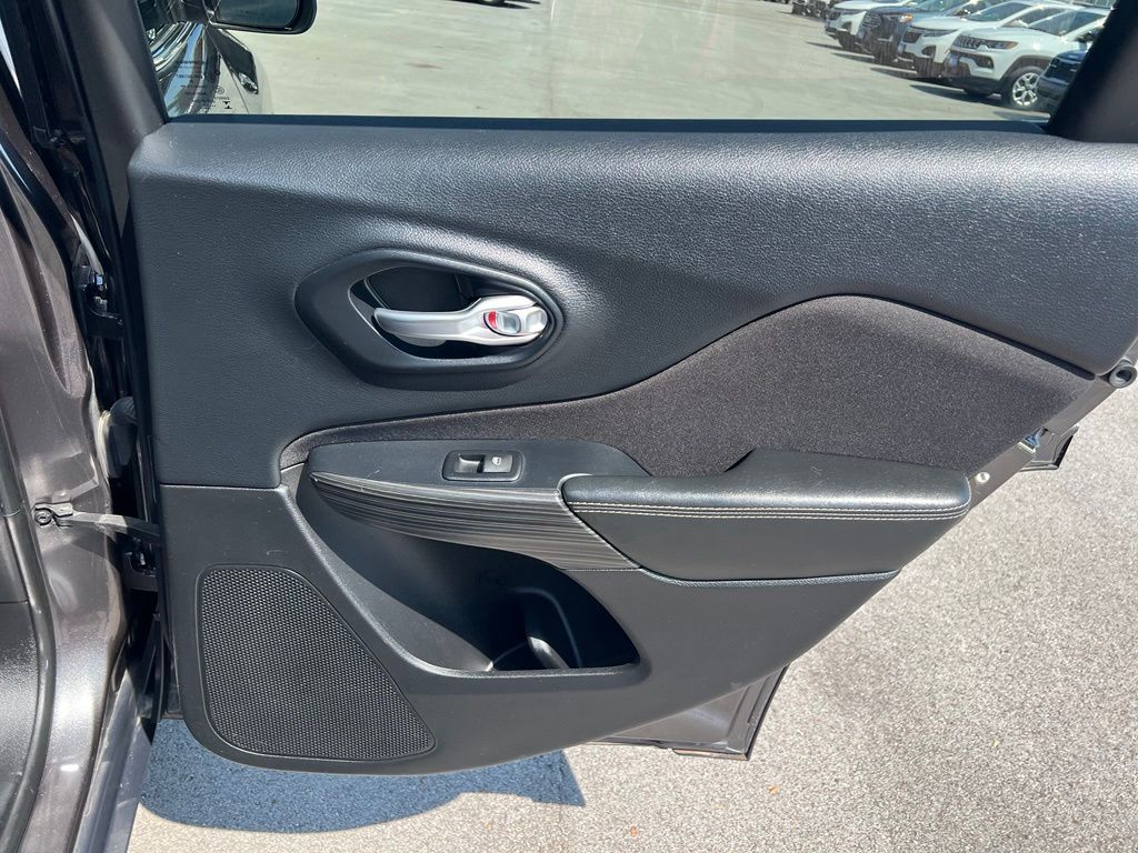 Used 2015 Jeep Cherokee SUV