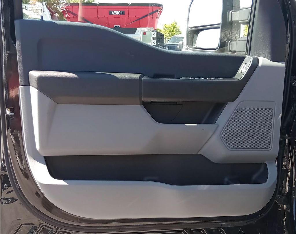 2025 Ford F-350 Chassis XL
