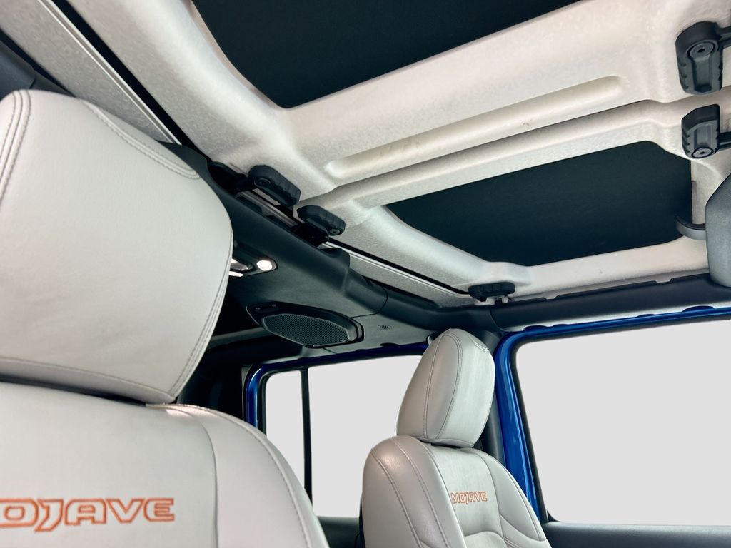 Thumbnail: 2023 Jeep Gladiator - 15