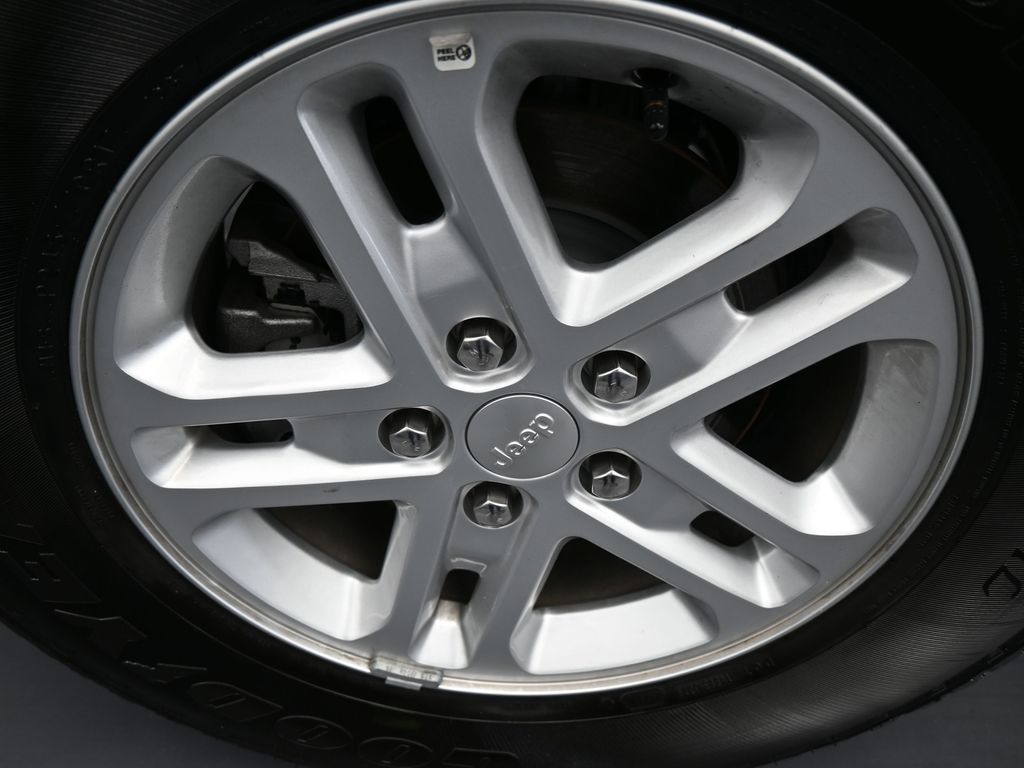 Used 2025 Diamond Black Crystal Pearlcoat Jeep Laredo image 42