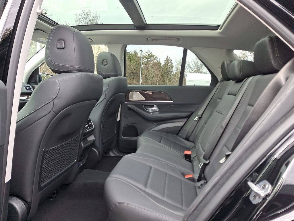 Thumbnail: 2026 Mercedes-Benz GLE - 6