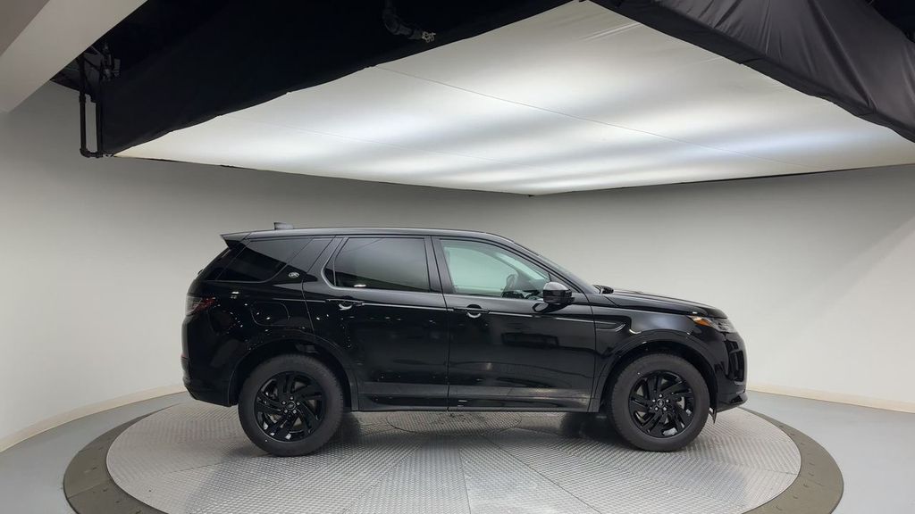 2024 Land Rover Discovery Sport S 9