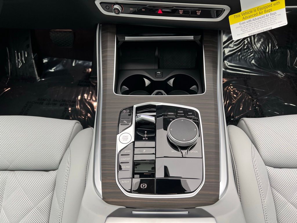 Thumbnail: 2026 BMW X5 - 12