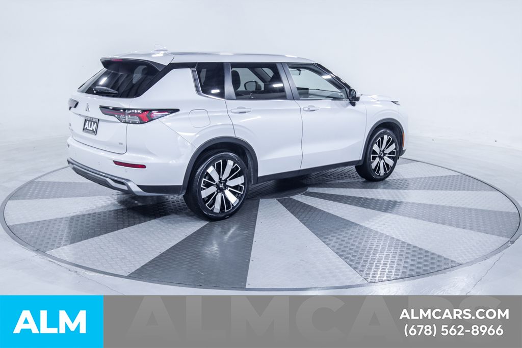 Used 2025 White Mitsubishi SE image 10
