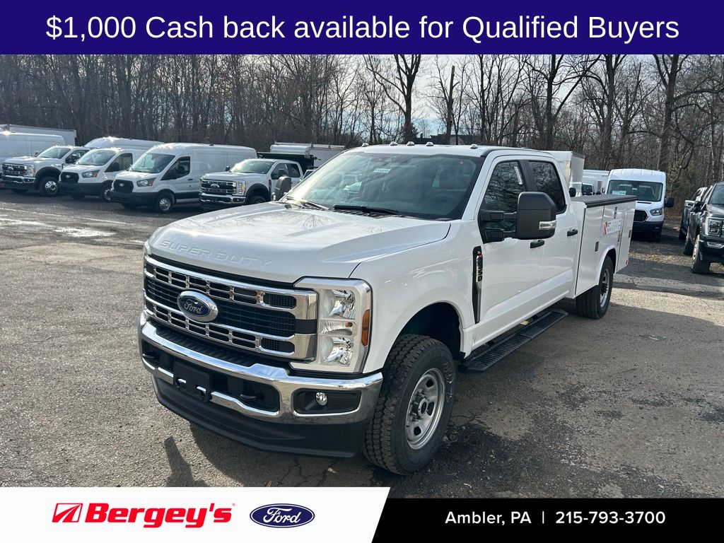 Oxford White 2026 Ford F-350 Super Duty Chassis XL Crew Cab 4WD Pickup Truck Four-Wheel Drive Automatic