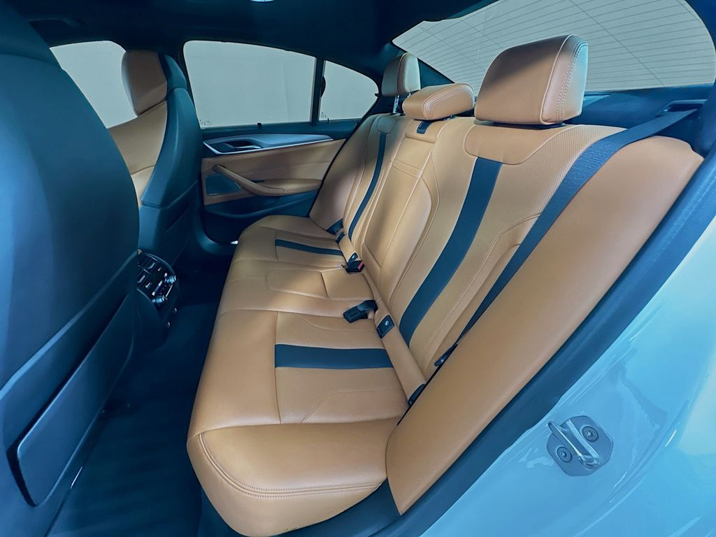 Thumbnail: 2019 BMW M5 - 25