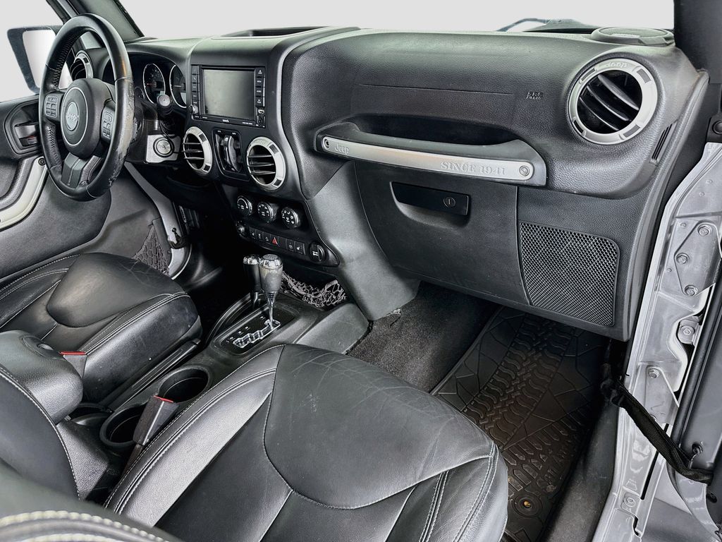 Thumbnail: 2017 Jeep Wrangler - 16