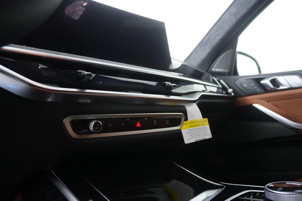 Thumbnail: 2027 BMW X7 - 20