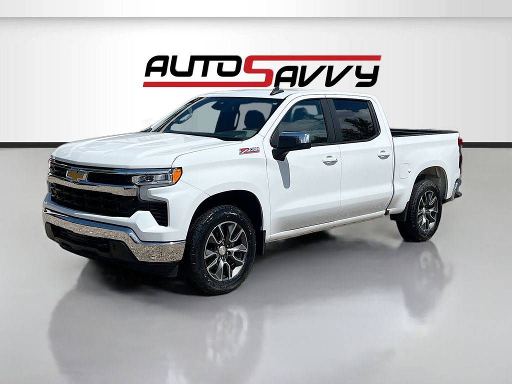 Used 2022 White Chevrolet LT image 3