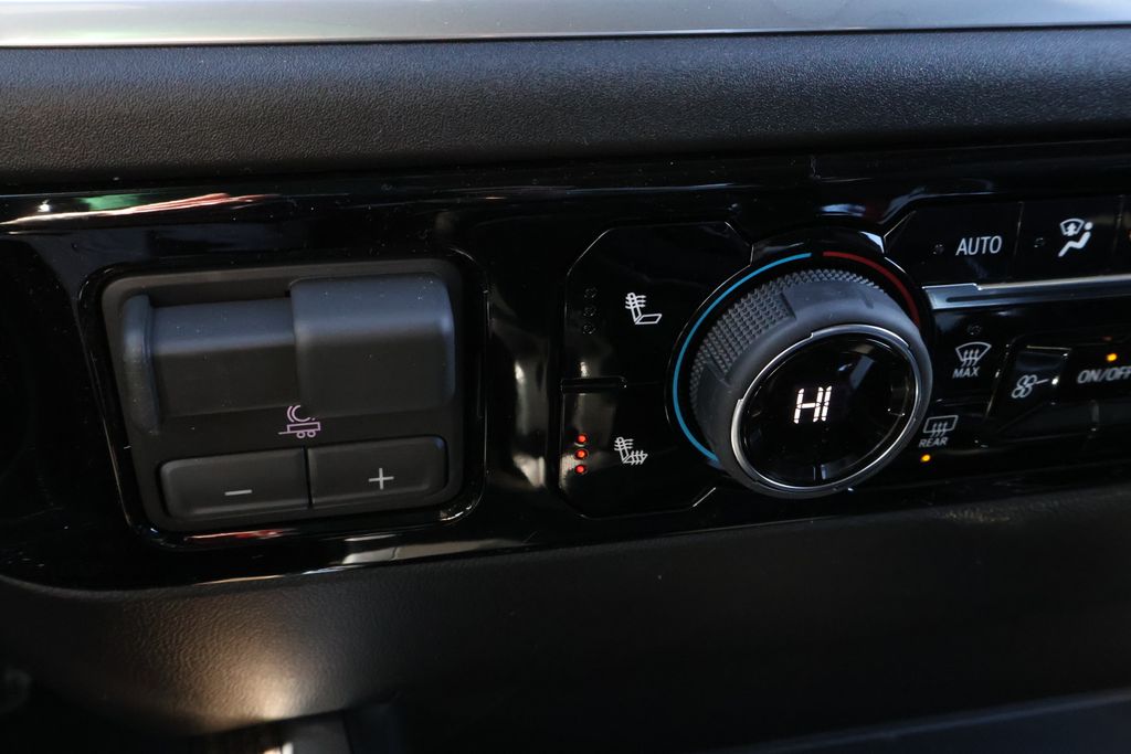 Thumbnail: 2026 Chevrolet Silverado 1500 - 26