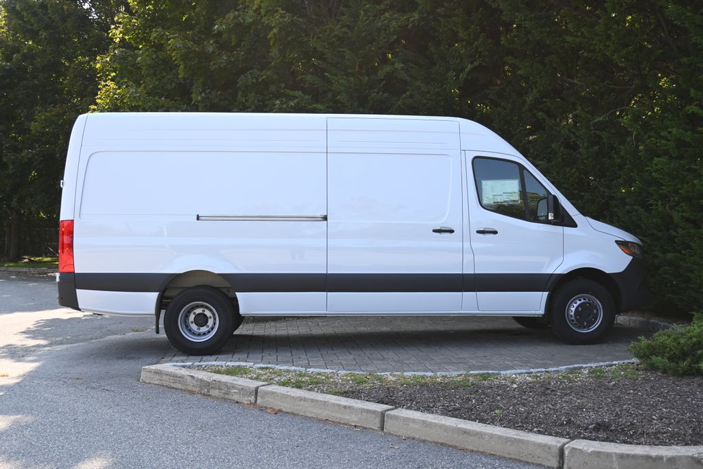 2025 Mercedes-Benz Sprinter 3500 8