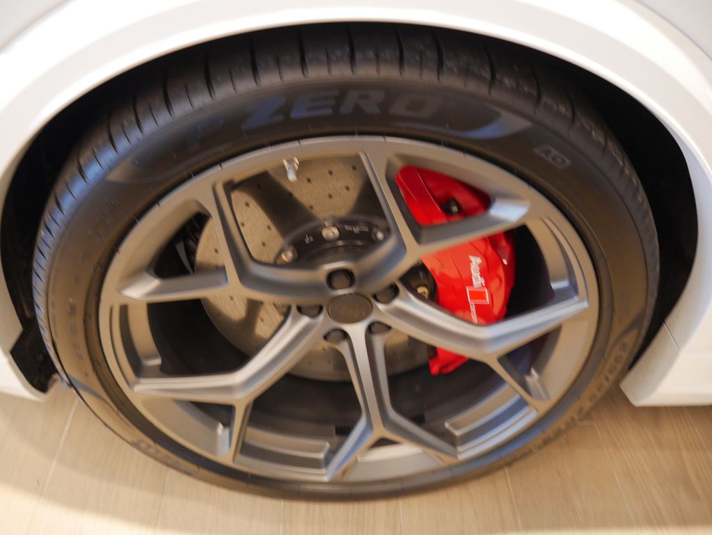 Thumbnail: 2026 Audi RS Q8 - 7