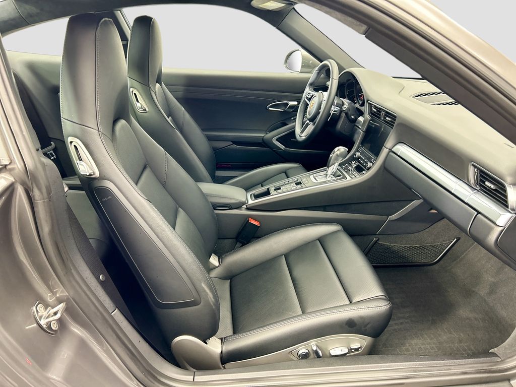 Thumbnail: 2017 Porsche 911 - 22