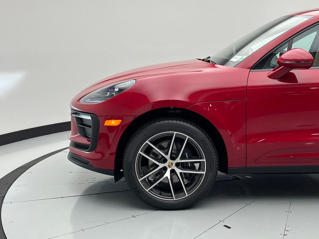 Thumbnail: 2025 Porsche Macan - 31