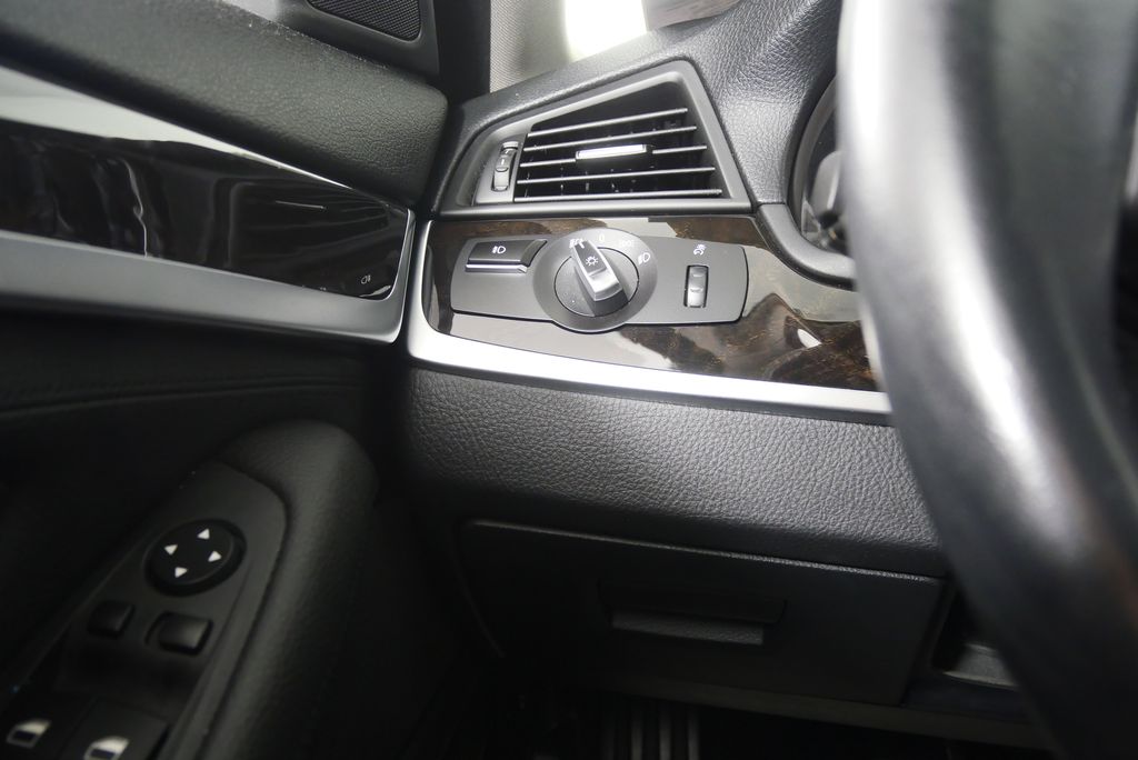 Thumbnail: 2016 BMW 5 Series - 20