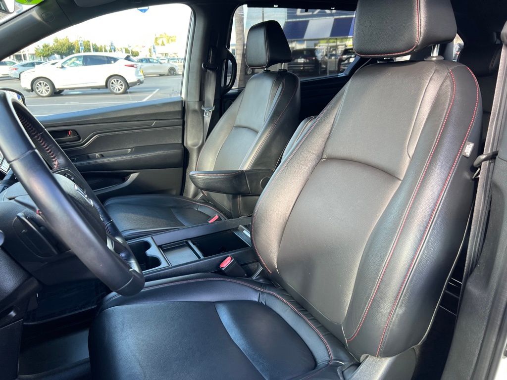 Thumbnail: 2023 Honda Odyssey - 16