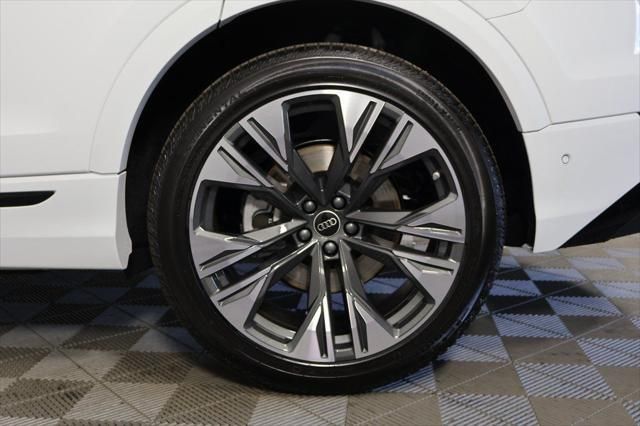 Thumbnail: 2026 Audi Q8 - 10