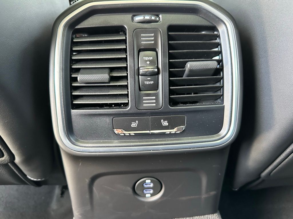 2025 Porsche Macan  31