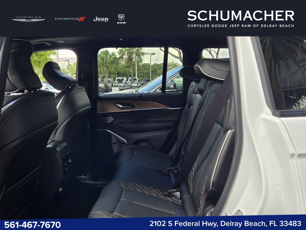 new 2025 Jeep Grand Cherokee car, priced at $64,075