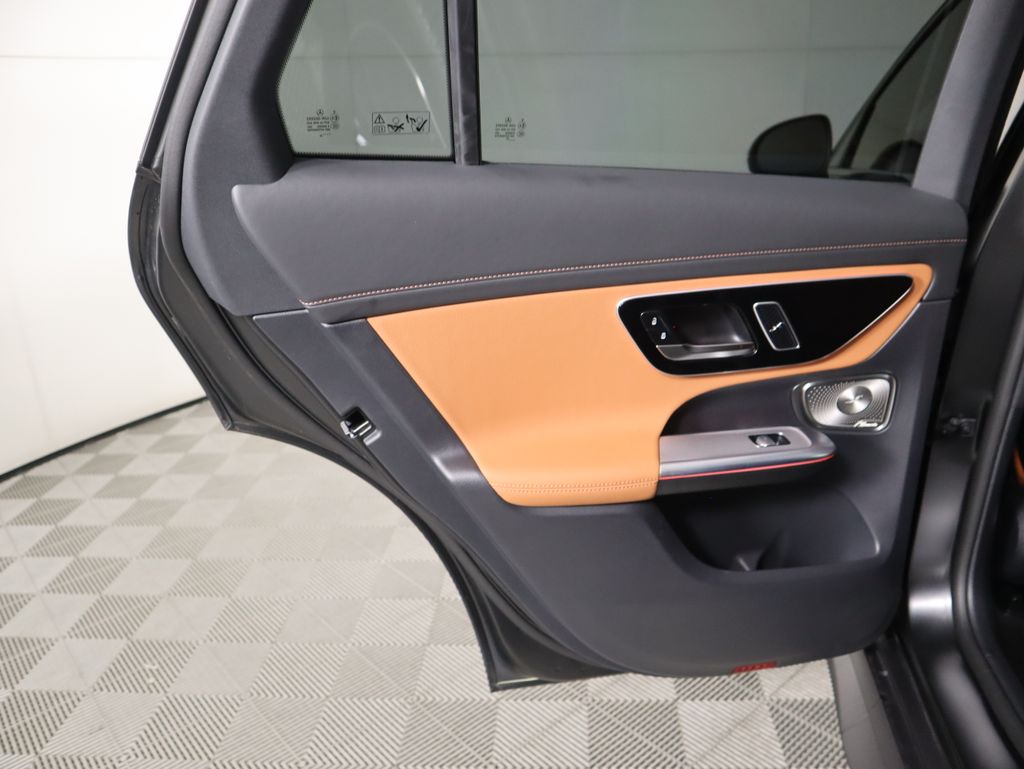 Thumbnail: 2025 Mercedes-Benz GLC - 28