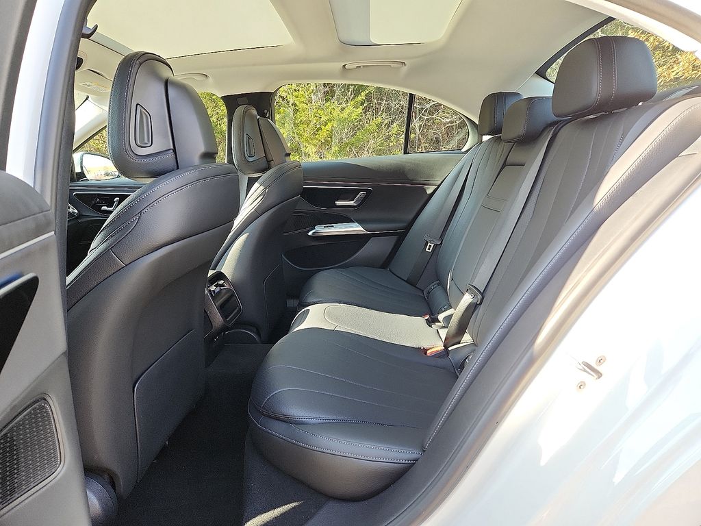 Thumbnail: 2025 Mercedes-Benz E-Class - 10