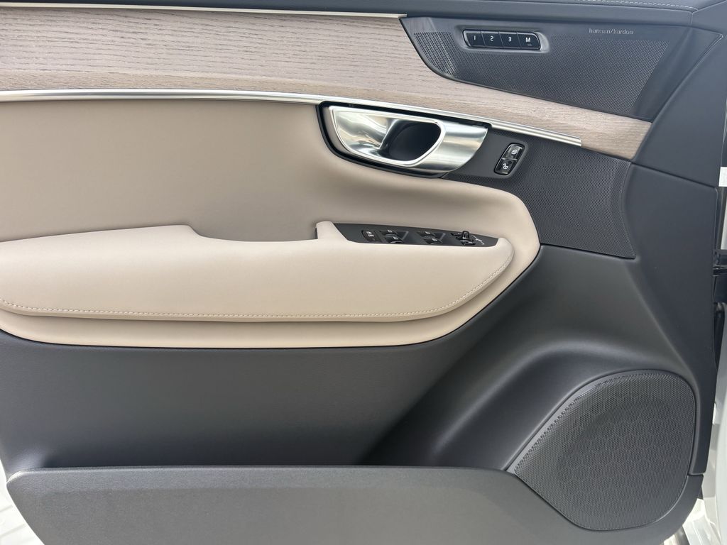 New 2026 White Volvo T8 Ultra image 10