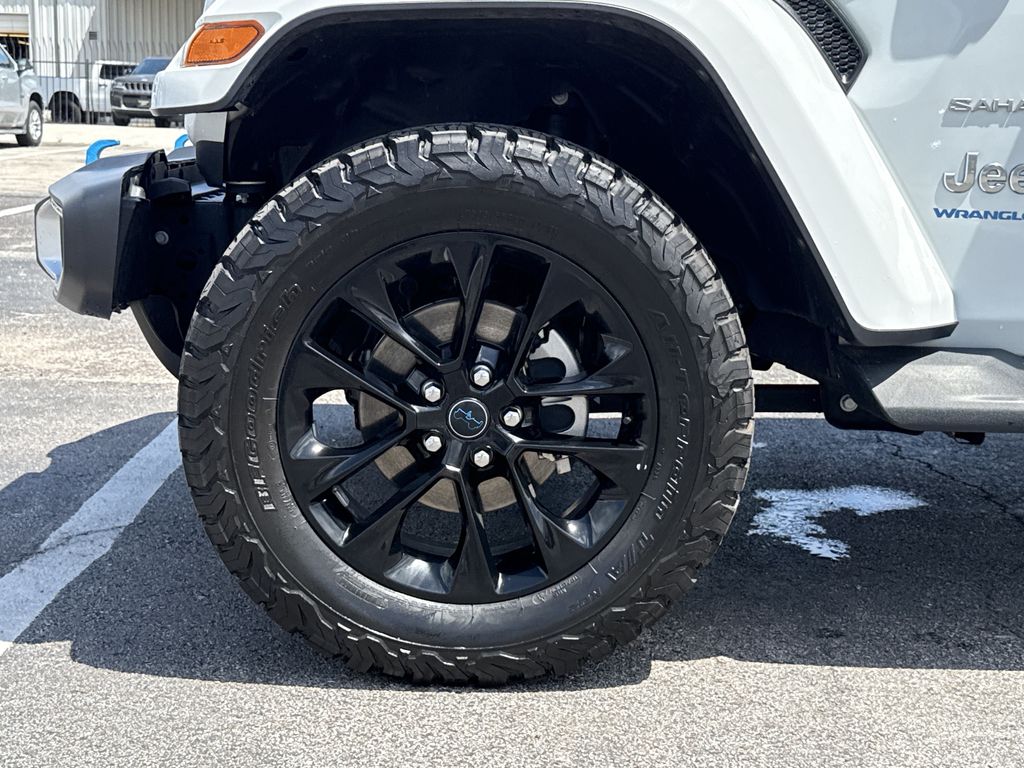 2024 Jeep Wrangler Sahara 4xe White at River Oaks CDJR