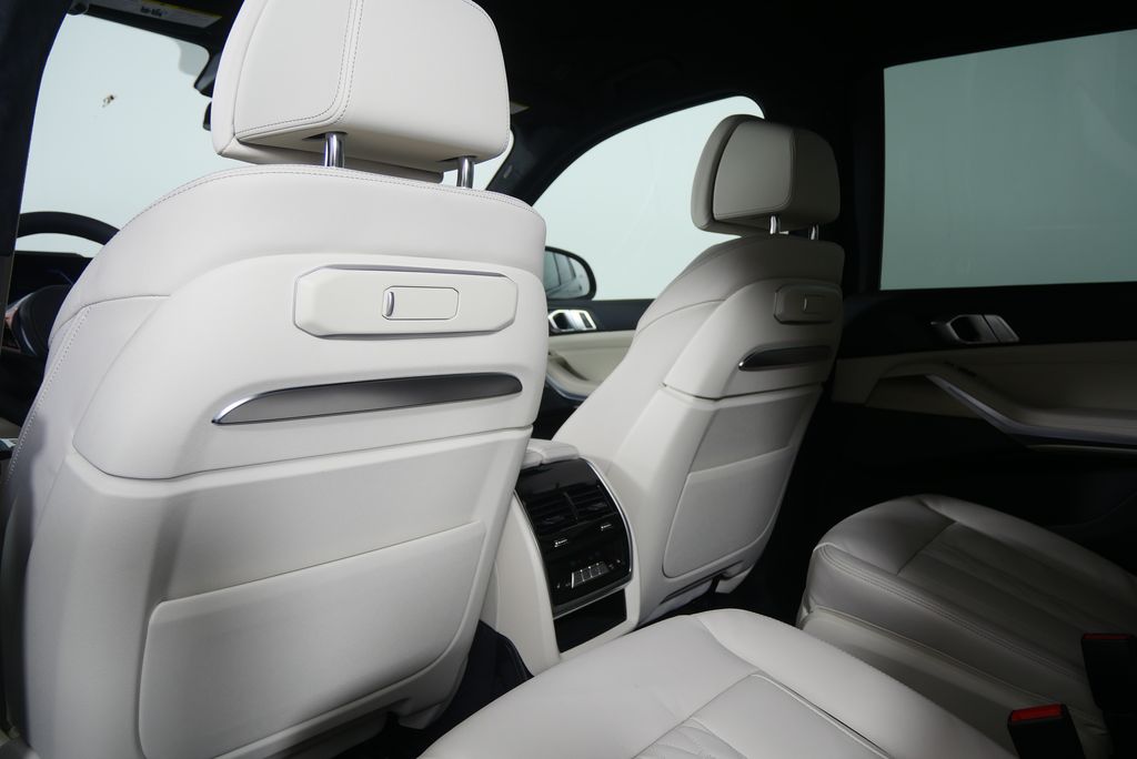 Thumbnail: 2026 BMW X7 - 19