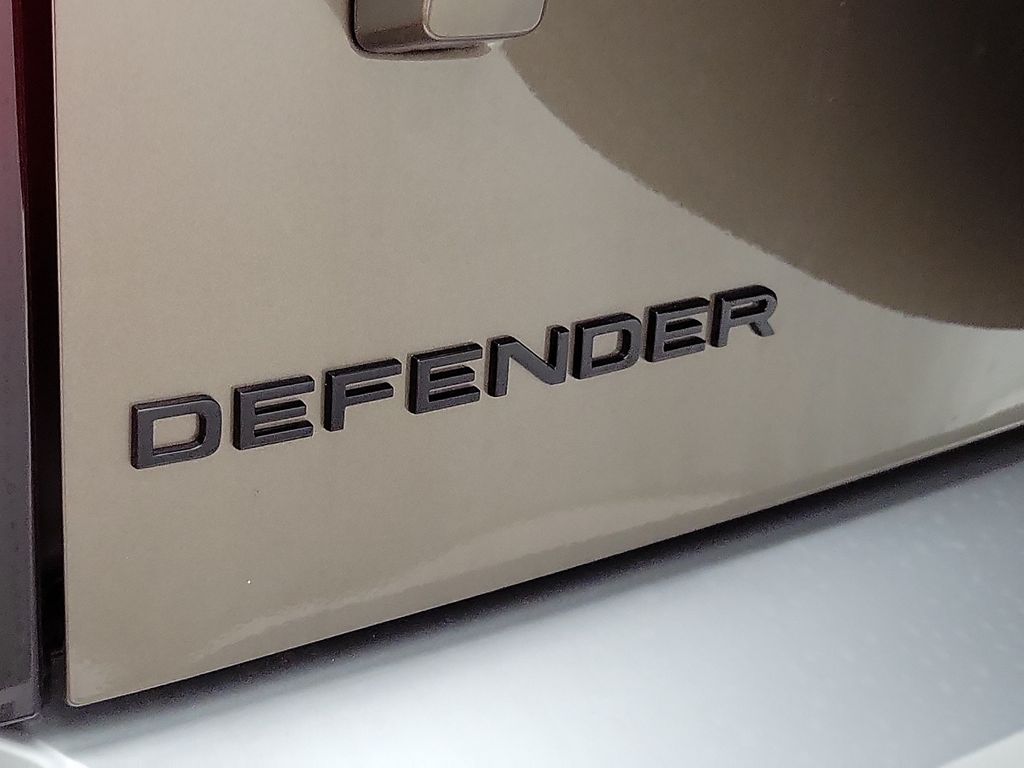 2025 Land Rover Defender 110 16