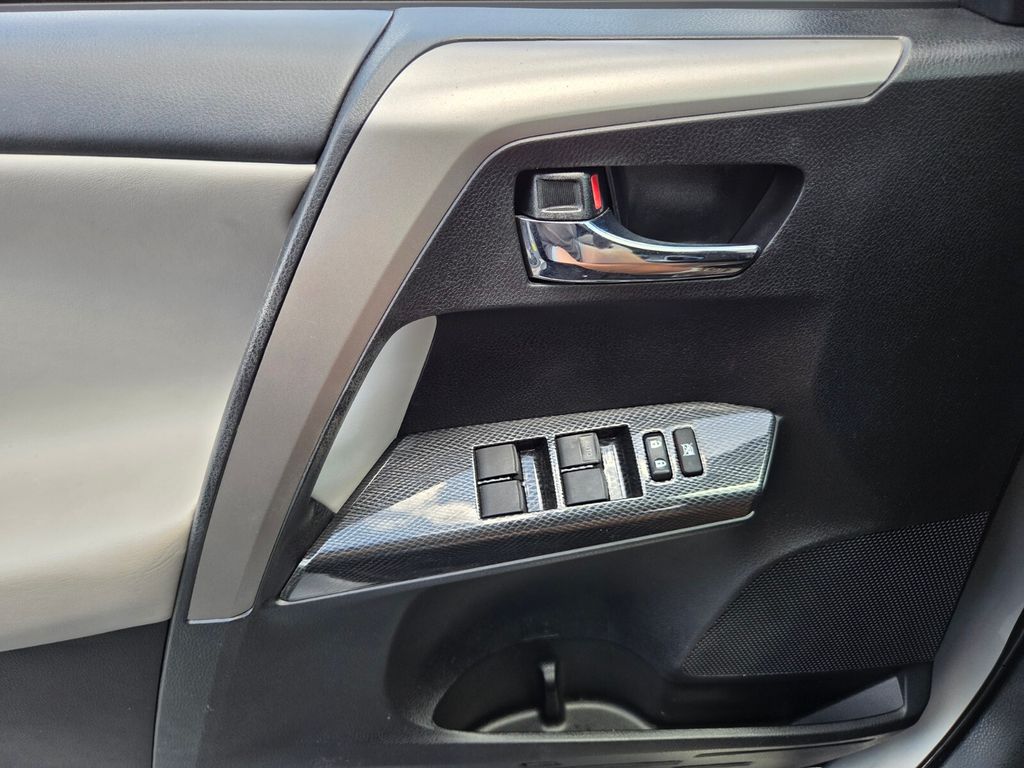 Used 2018 Toyota RAV4 SUV