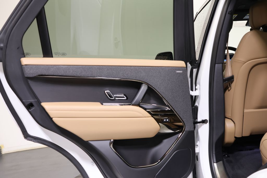 Thumbnail: 2023 Land Rover Range Rover Sport - 31