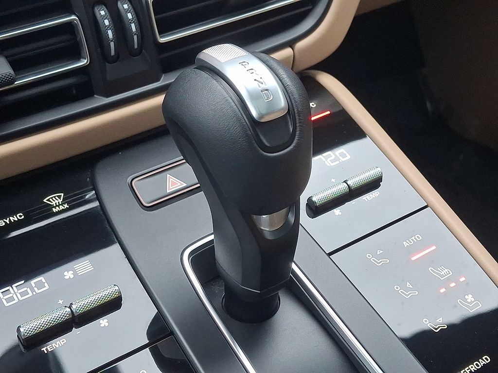 Thumbnail: 2022 Porsche Macan - 15