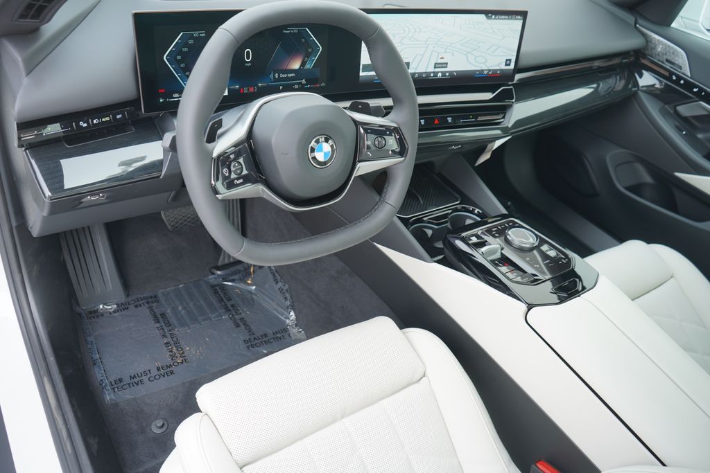 Thumbnail: 2025 BMW 5 Series - 13