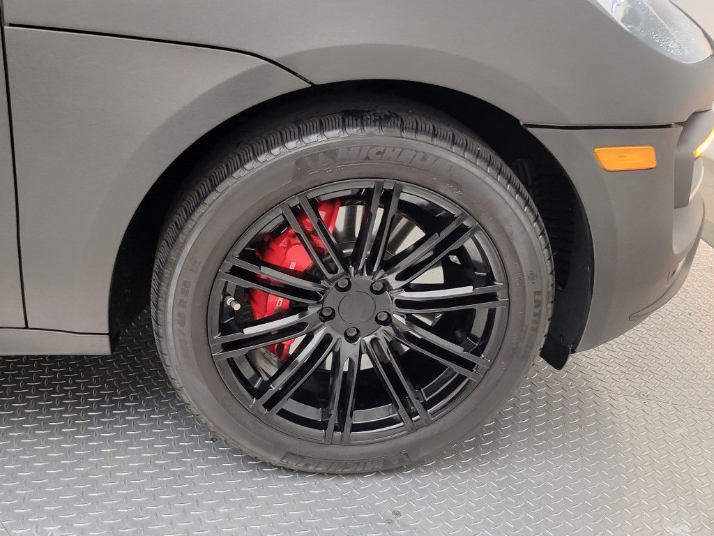 Thumbnail: 2015 Porsche Macan - 11