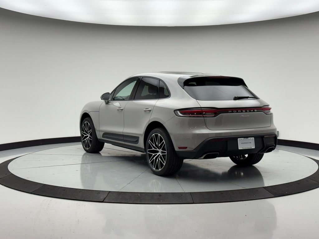 Thumbnail: 2026 Porsche Macan - 3